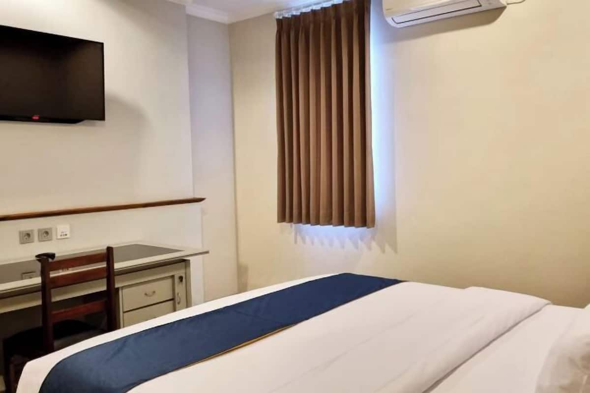 1 bedroom, premium bedding, memory foam beds, blackout drapes