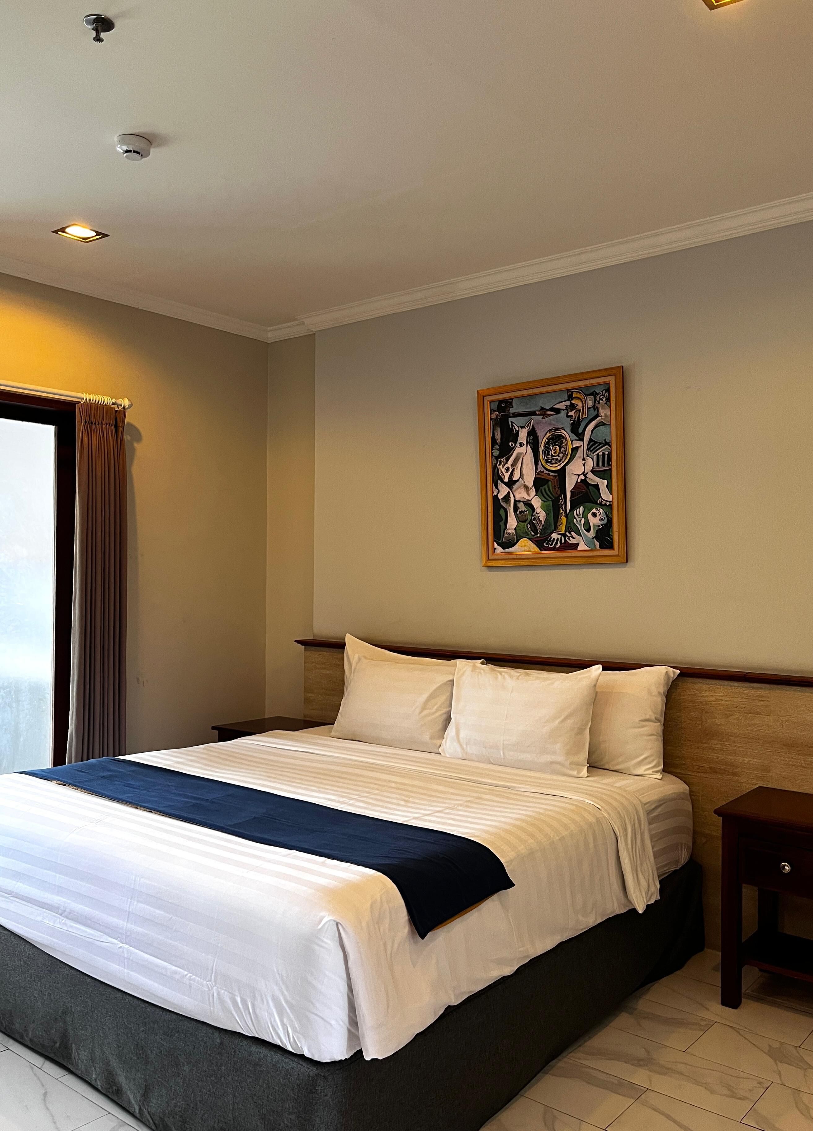 高級客房 | 高級寢具、記憶床墊、筆電工作空間、遮光布/窗簾