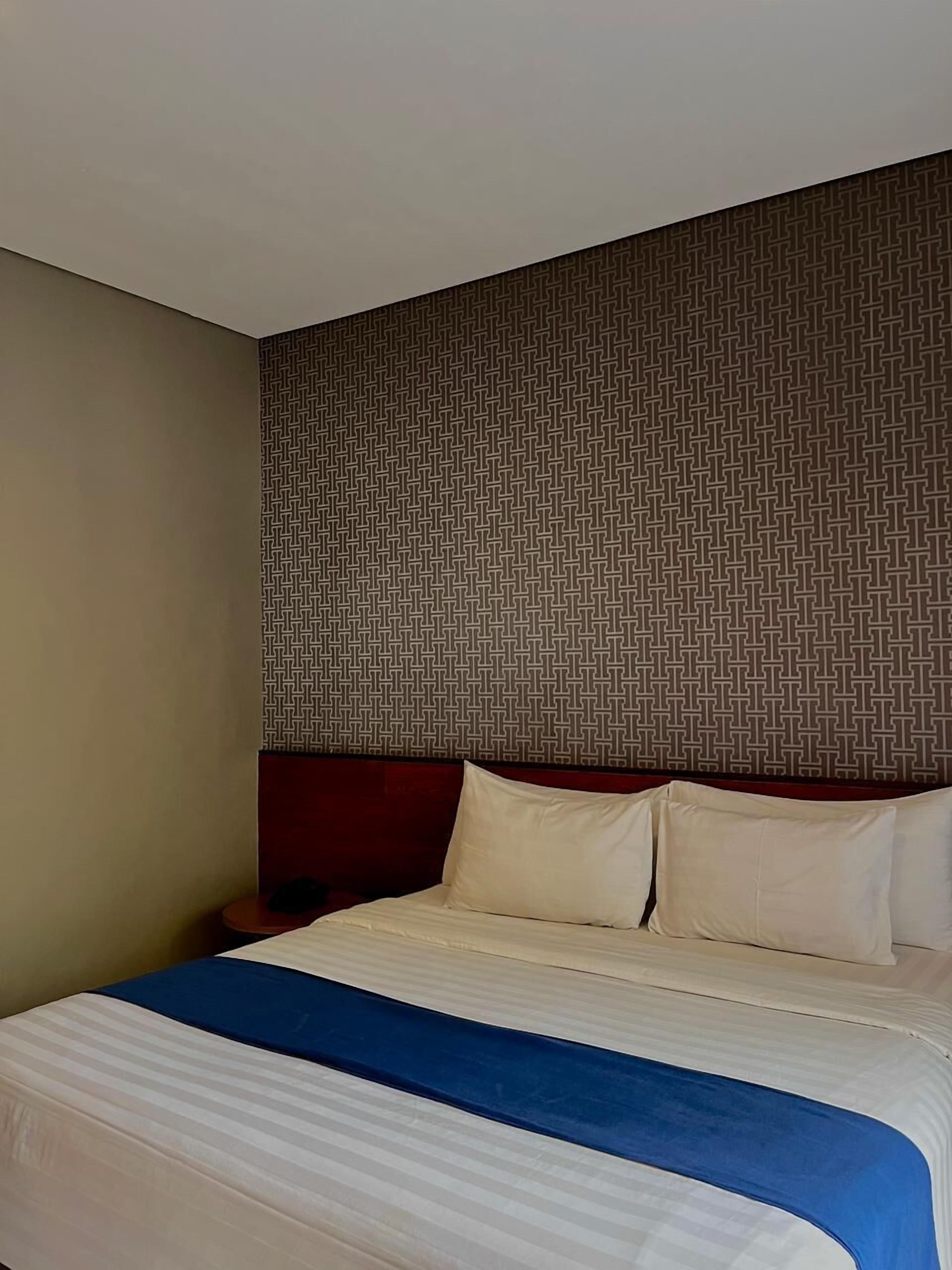 高級雙人房 | 高級寢具、記憶床墊、筆電工作空間、遮光布/窗簾