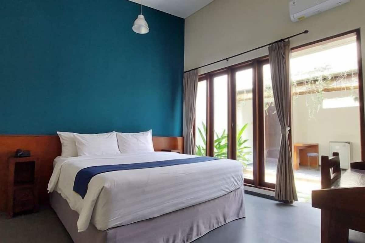 1 bedroom, premium bedding, memory foam beds, blackout drapes