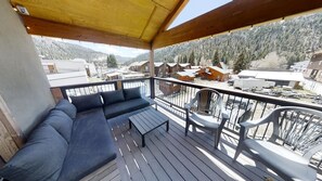 Property grounds - In Town - Hot Tub - Newly Built (Red River)