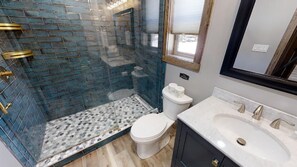 Towels - In Town - Hot Tub - Newly Built (Red River)