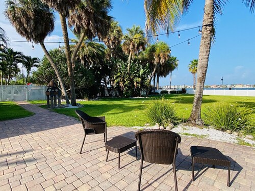 Historic Downtown Pass A Grille Beach 15K Sq Ft!