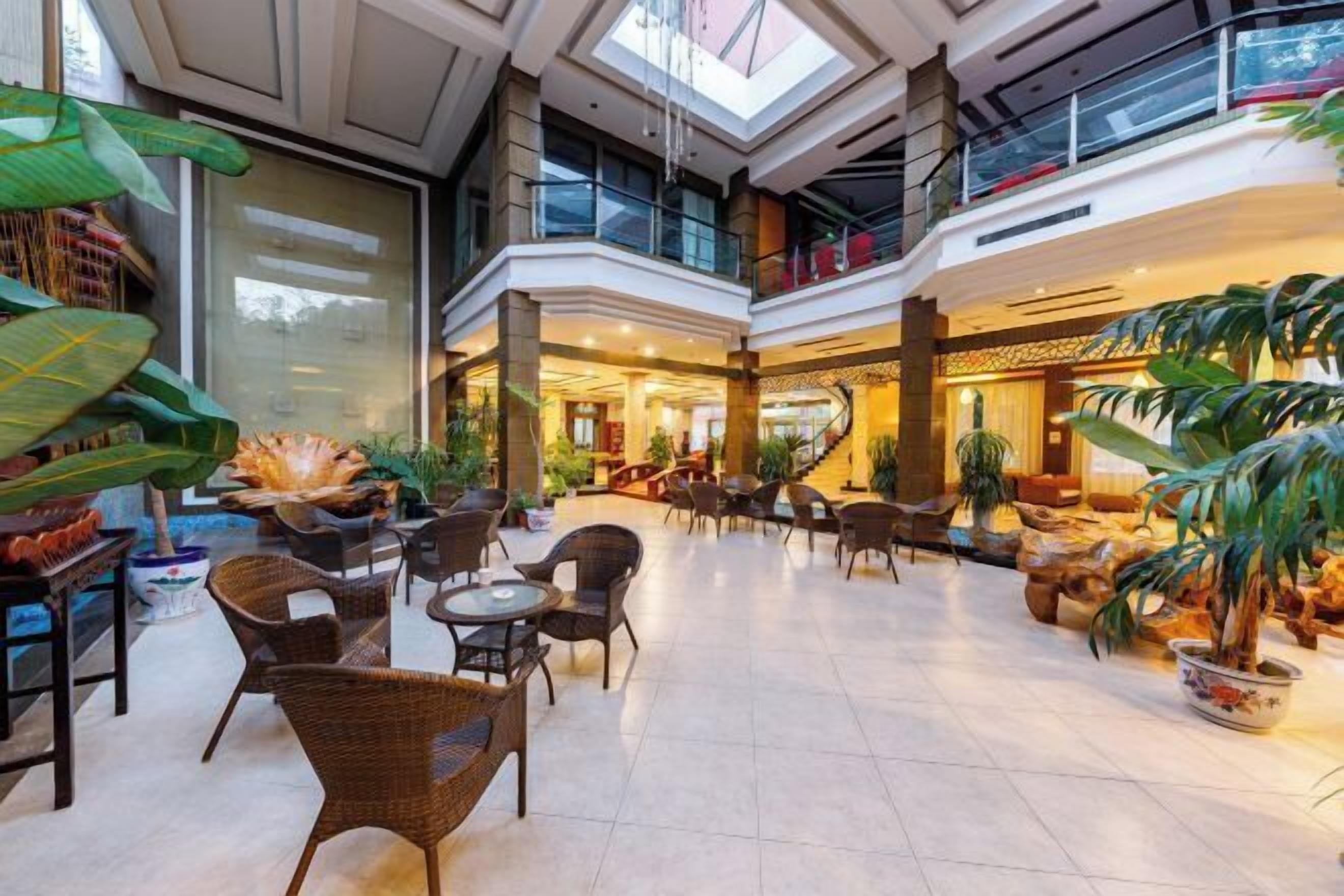 Lobby lounge