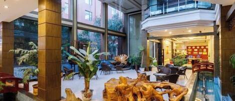Lobby lounge