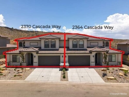 A Family Affair, Sleeps 38 in two side-by-side units, 10 bedrooms!