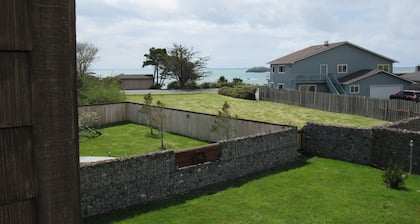 Rock and Wave Cottage At The Beach