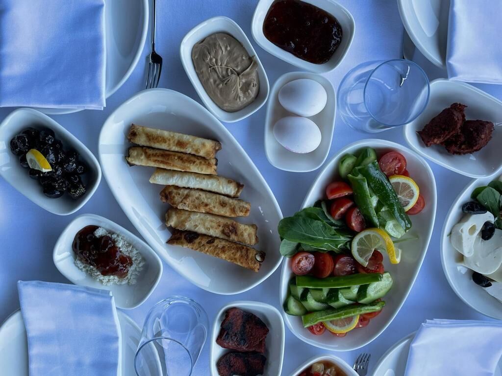 Free daily full breakfast