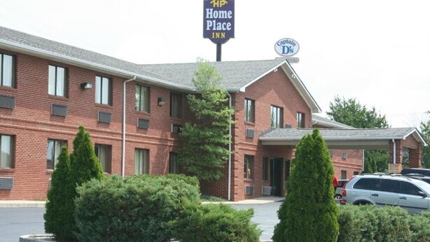 A brick building with a sign for Home Place Inn and a nearby Cap'n John's Diner. - Home Place Inn (Nicholasville)