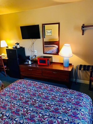 Iron/ironing board, free WiFi, bed sheets