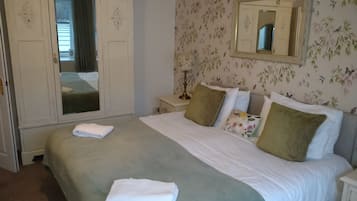 House | 5 bedrooms, iron/ironing board, free WiFi, bed sheets