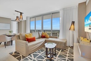 TV, offices - Coastal Relaxation|Free Parking |Amazing Pools (Hollywood)