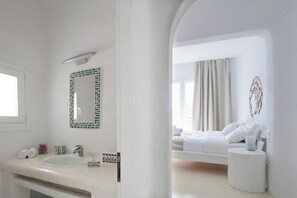 Rainfall showerhead, free toiletries, hair dryer, towels - Villa Super Three (Mykonos)