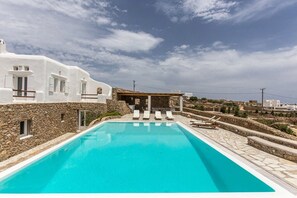 Outdoor pool - Villa Super Three (Mykonos)