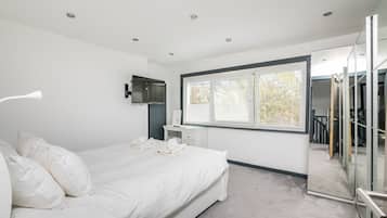 3 makuuhuonetta, silitysrauta/-lauta, vauvan matkasänky, ilmainen Wi-Fi