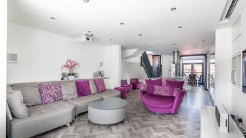 TV, Netflix, streaming services