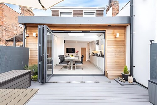 Modern Minimalist 3-Bed Duplex Apartment in York - Pass The Keys