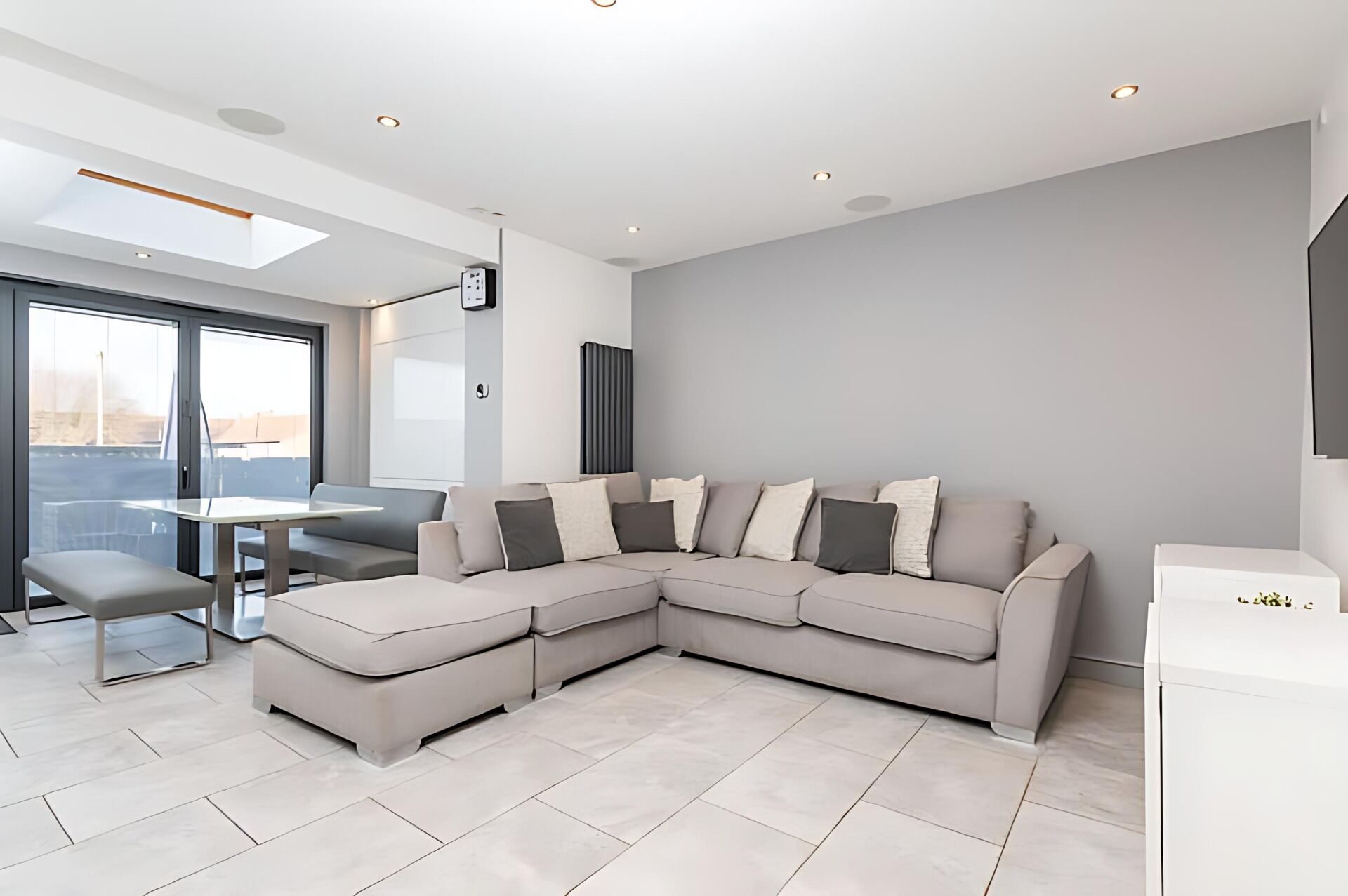 Modern Minimalist 3-bed Duplex Apartment In York - Pass The Keys - 요크
