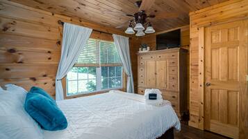 2 室のベッドルーム、デスク、WiFi、ベッドシーツ