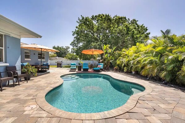 Piscine extérieure, piscine chauffée