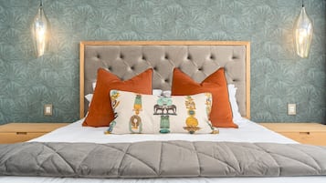 3 bedrooms, iron/ironing board, internet, bed sheets