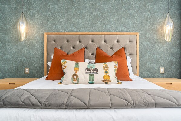 3 bedrooms, iron/ironing board, internet, bed sheets