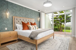 3 bedrooms, iron/ironing board, internet, bed sheets