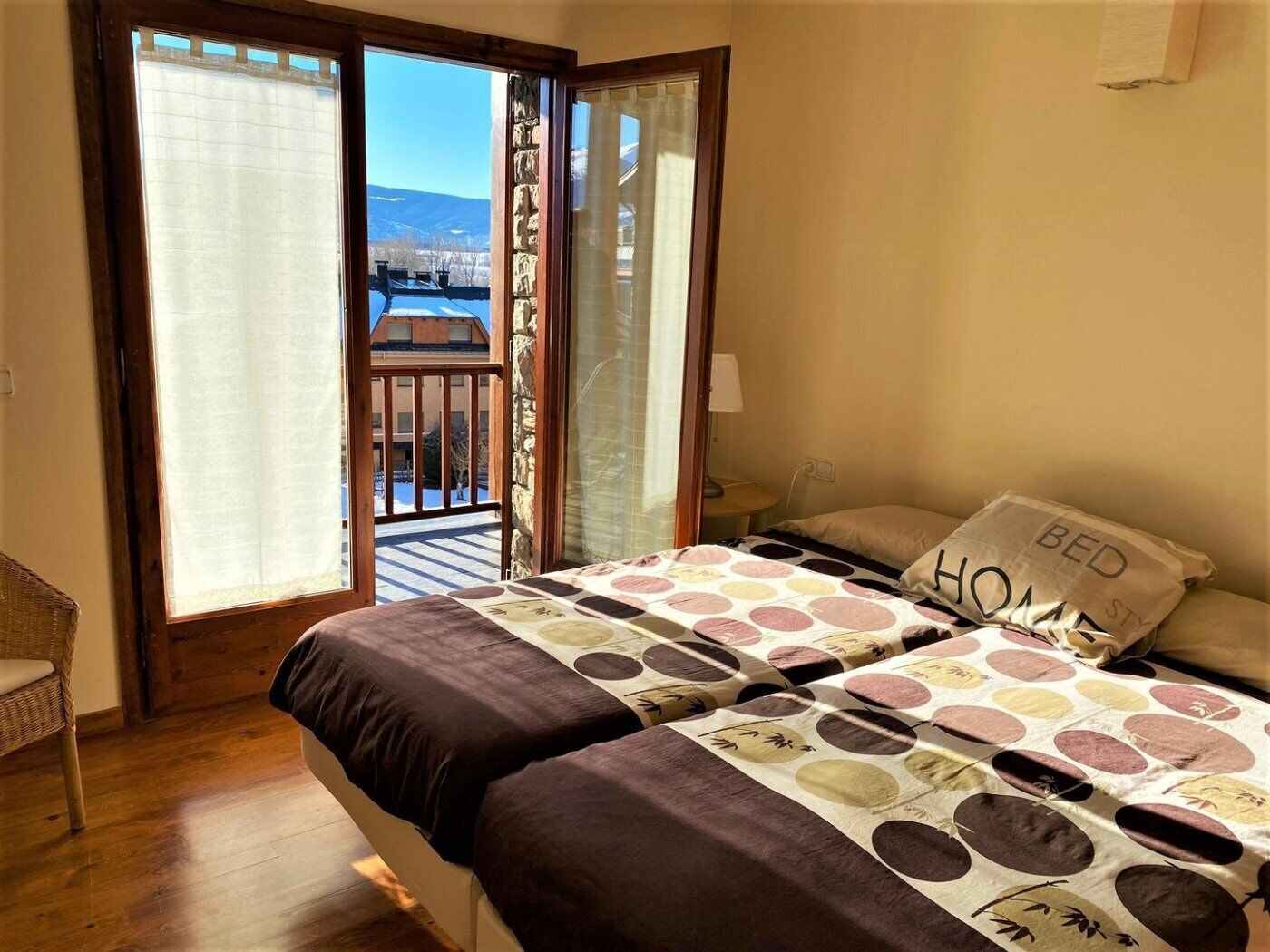 4 slaapkamers, een strijkplank/strijkijzer, internet