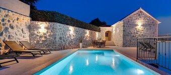 Seaview Villa KING with pool 3km from sea