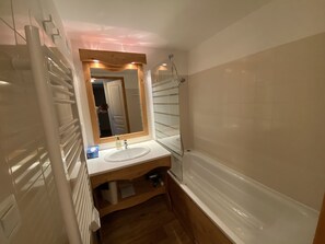 Badewanne, Haartrockner