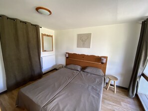 2 Schlafzimmer, Bügeleisen/Bügelbrett, Reisekinderbett