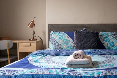 Royalty City Centre Home is just a15 minutes walk to Sunderland Royal Hospital..