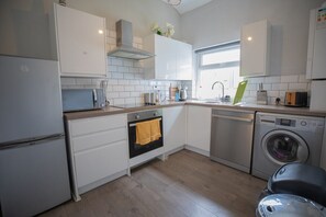 電子レンジ、オーブン、コンロ、食器洗い機