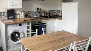 Kaffetrakter/tekoker, kjøleskap, mikrobølgeovn og ovn