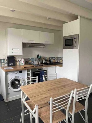Fridge, microwave, oven, stovetop - House in the Dunes (Le Touquet Paris Plage)
