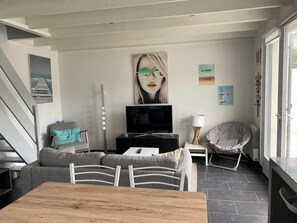 TV, books - House in the Dunes (Le Touquet Paris Plage)