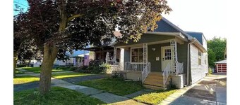 lovely 3 bedroom queen size bed