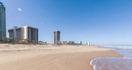 Lovely Condo with Large Pool & Great Beach Access!