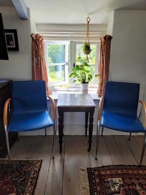 Design Double Room | Garden view - Art House B&B (Usk)