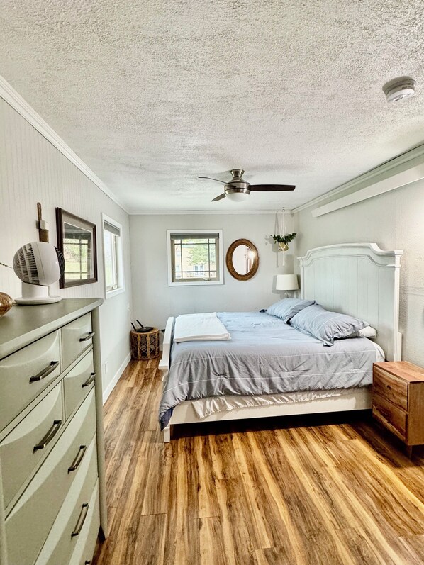 4 bedrooms, travel crib, WiFi, bed sheets