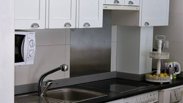 Frigorifero, microonde, forno, macchina per tè/caffè