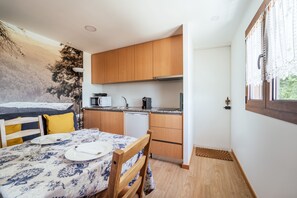 Kühlschrank, Mikrowelle, Toaster, Hochstuhl