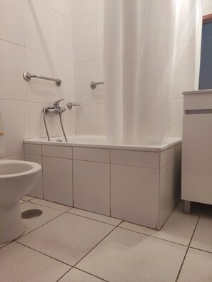 Bathtub, towels, soap
