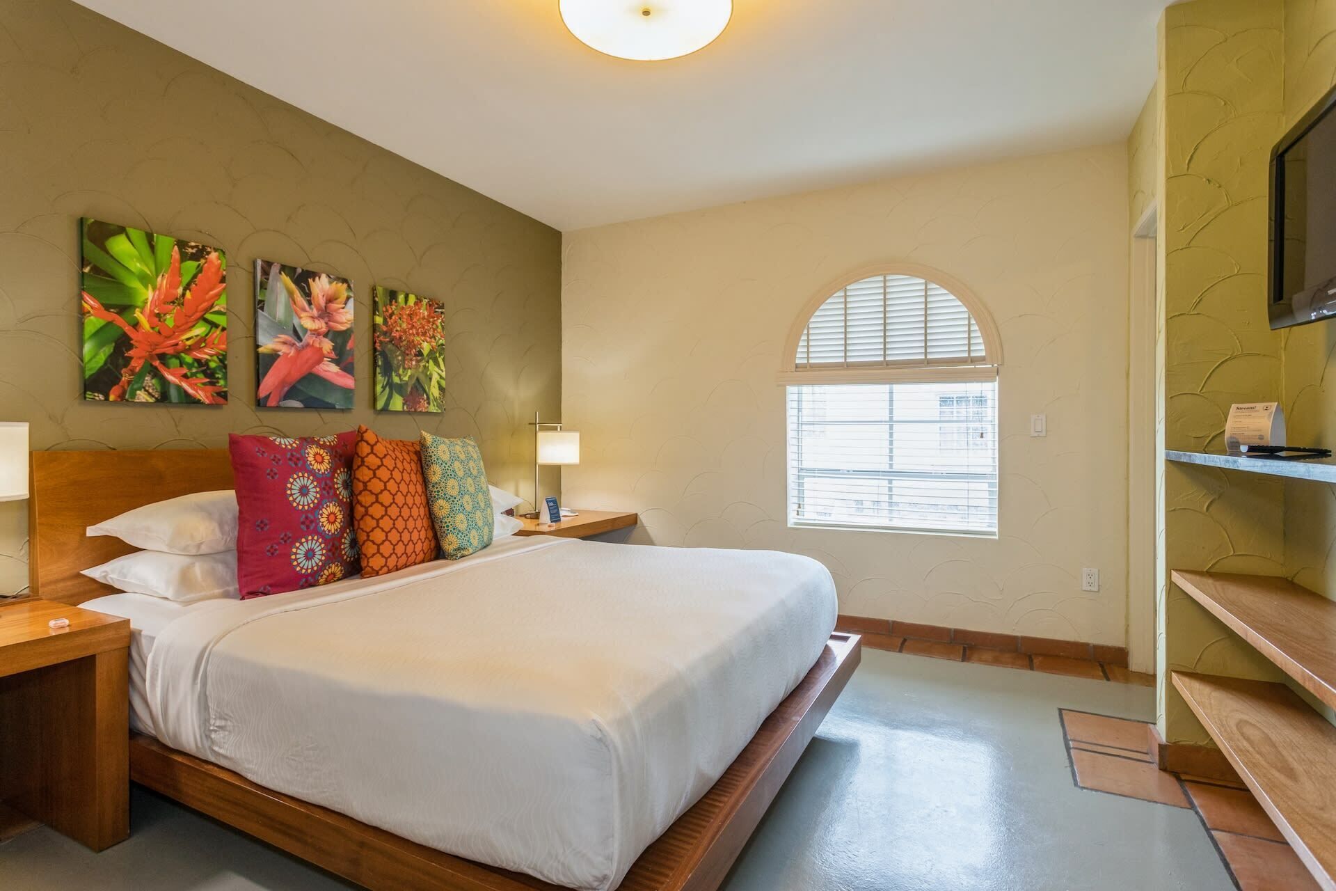 Kasa El Paseo | Enjoy Your Comfy King in Sunny Miami Beach