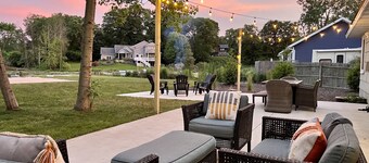 Lakefront Oasis: Hot Tub & Private Beach