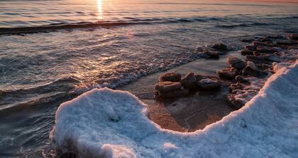 Vacation apartment near the beach with terrace and garden