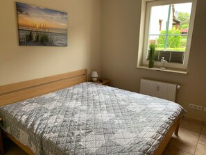 2 bedrooms, travel cot, free WiFi