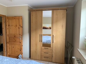 2 Schlafzimmer, Reisekinderbett, kostenloses WLAN