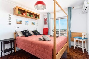 3 bedrooms, desk, soundproofing, iron/ironing board