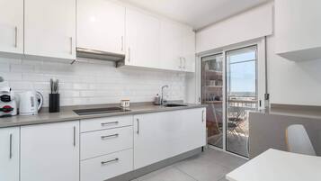 Fridge, microwave, oven, stovetop